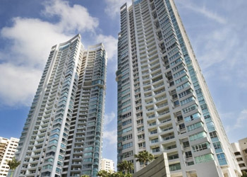 高級コンドミニアム「ツイン・リージェンシー」